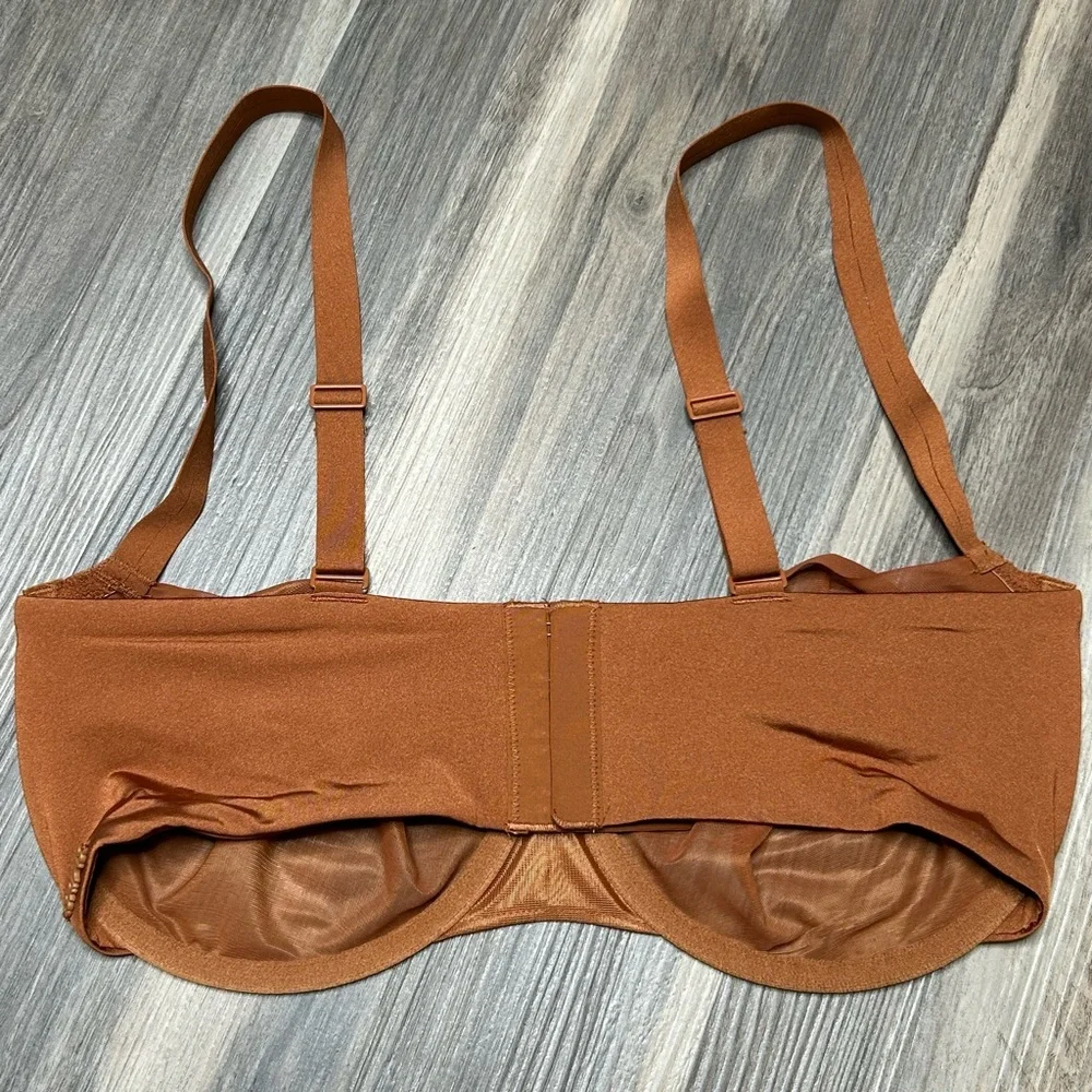NWOT SKIMS No Show Molded Unlined Balconette - Picture 4 of 13
